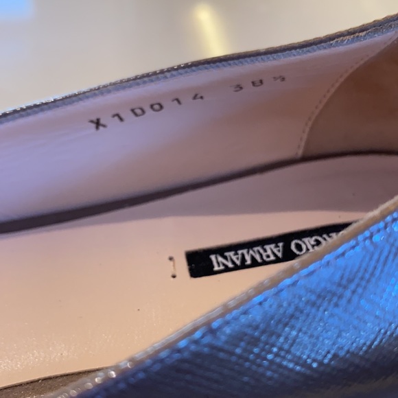 Giorgio Armani flats, in a beautiful golden taupe with a glassy patent finish. - Picture 8 of 12
